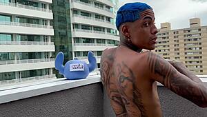 Novinha visits young tattooed inmate outdoors