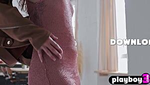 sweet teen 18+ elilith noir strips and shows naked body