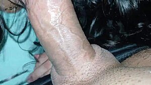 Mi boca abierta recibe cada gota de semen