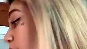 chica en topless nop webcam