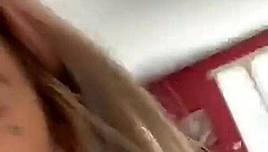 chica en topless nop webcam