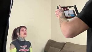 bastidores da primeira cena da punk loka gostosa tatuada