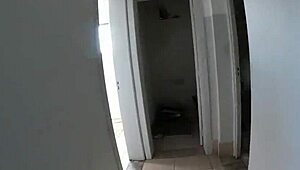A rendőrség megjelent sikolyok és nevetés között, vágatlan halloween 2025 backstage