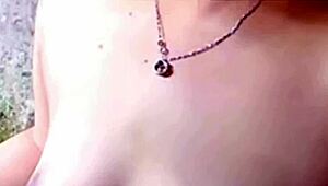 istri mandi telanjang di kamar mandi
