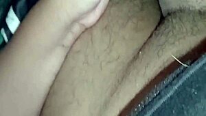 le doy una mamada a mi mejor amigo antes de que llegue mi esposo