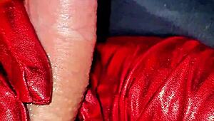 Close up blowjob puts a silicone plug on me comfortably