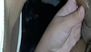 le doy una mamada a mi mejor amigo antes de que llegue mi esposo