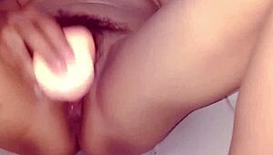 colmek pakai dildo sambil nonton bokep