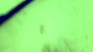 nalgona natural se folla a jovencito de pija chica