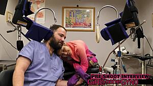 Doctor tampa sounding raya nguyens urethra in gloves