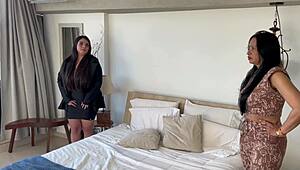fudeu a esposa e a sogra sogra deliciosa nao resistiu ao pau e fudeu sem d� na cama do corno manso