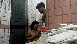 dei bucetinha pro meu aluno perder a virgindade