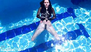 latex body underwater with jessica bunny